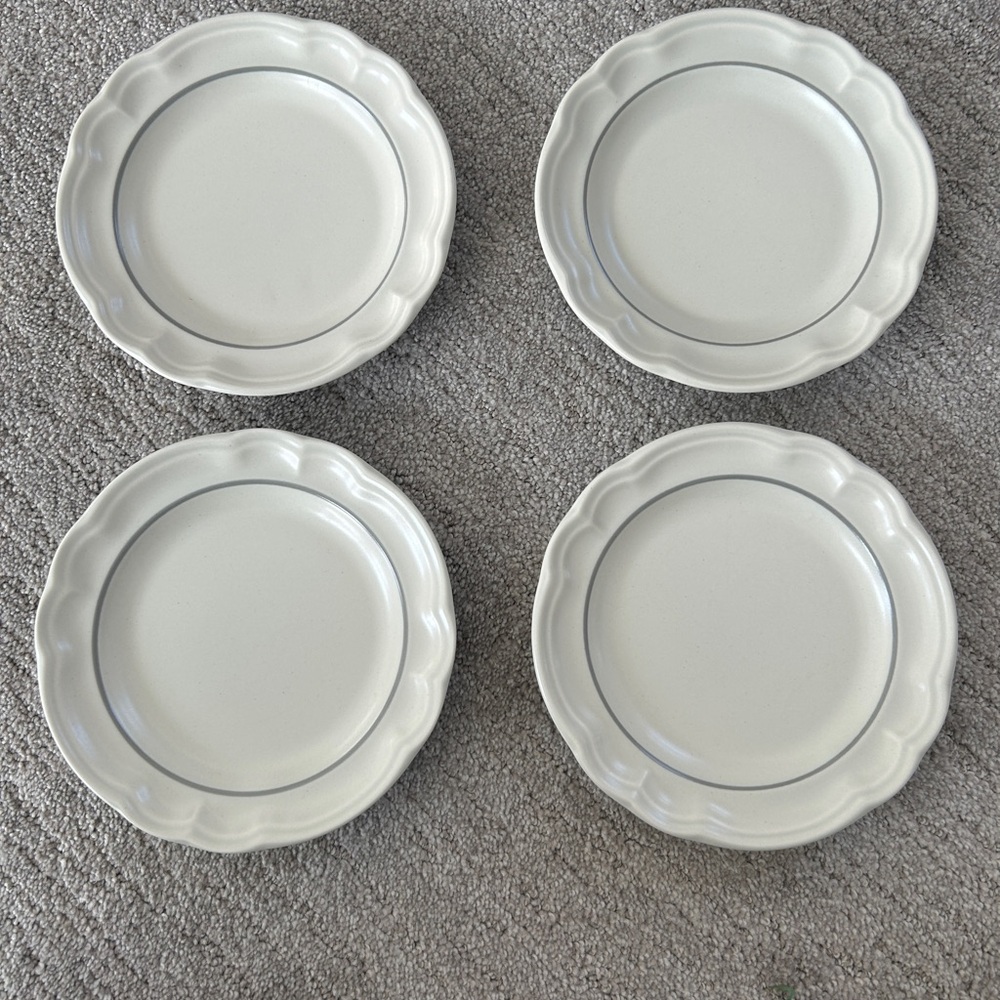 Set if 4 small Pfaltzgraff dishes
